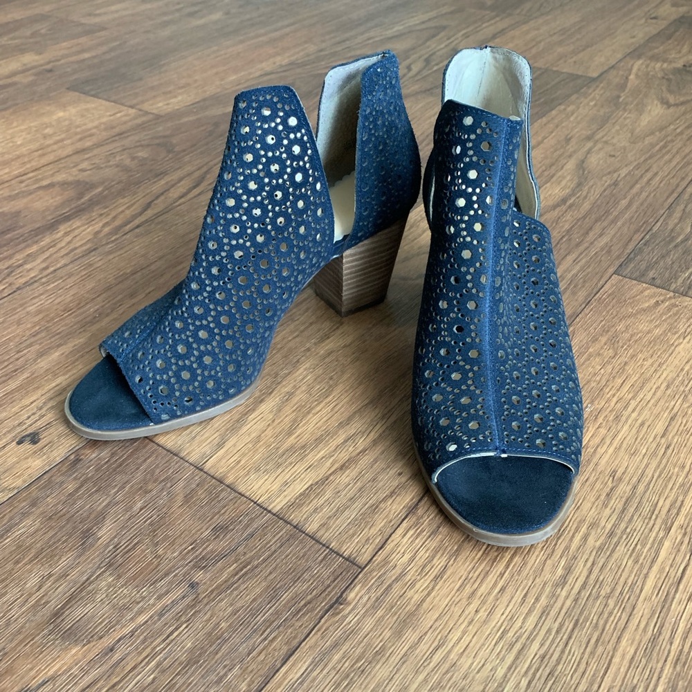 Novel Navy Bootie